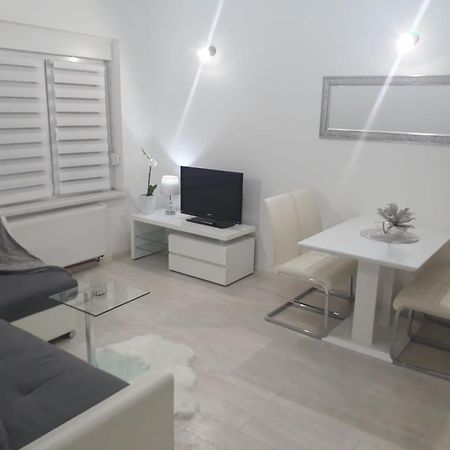 Apartman Kristina - Self Check In & Check Out 오토칵 외부 사진